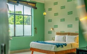 Letsbunk Poshtel&suites  3*